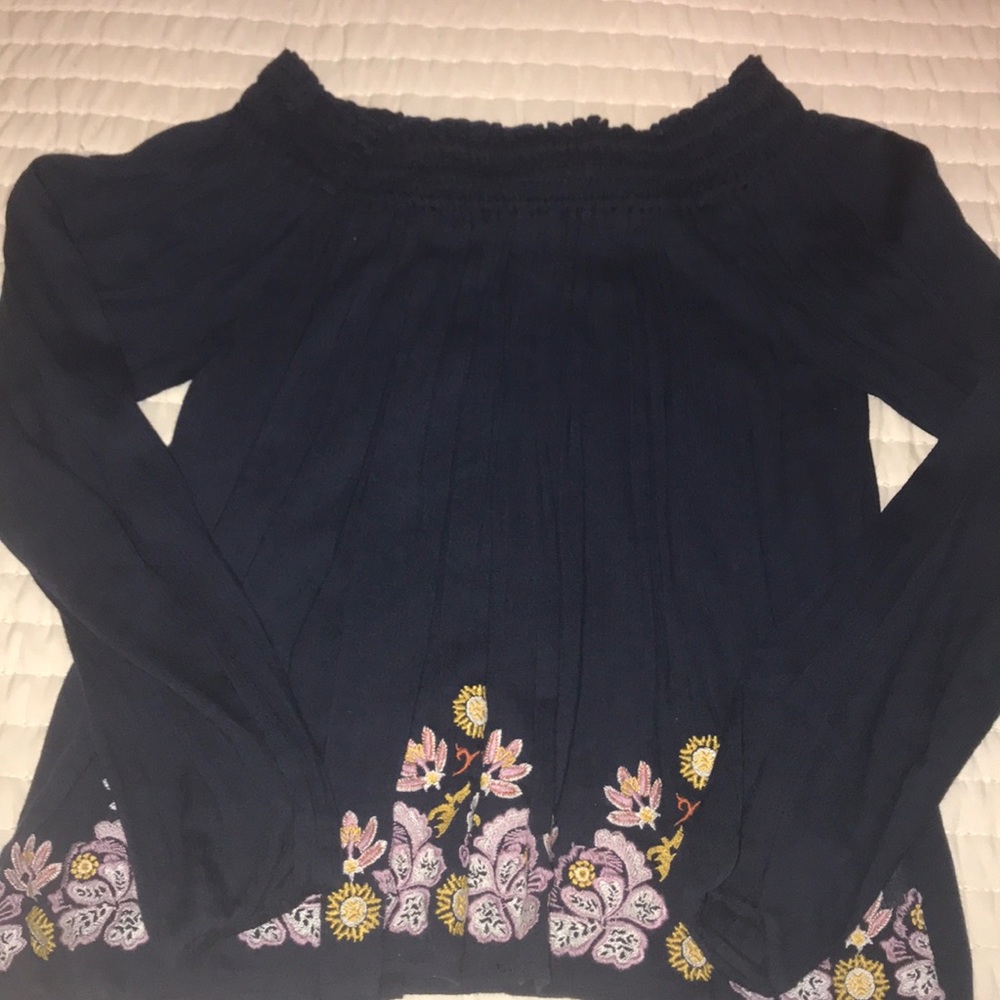 Hollister off the shoulder long sleeve top!